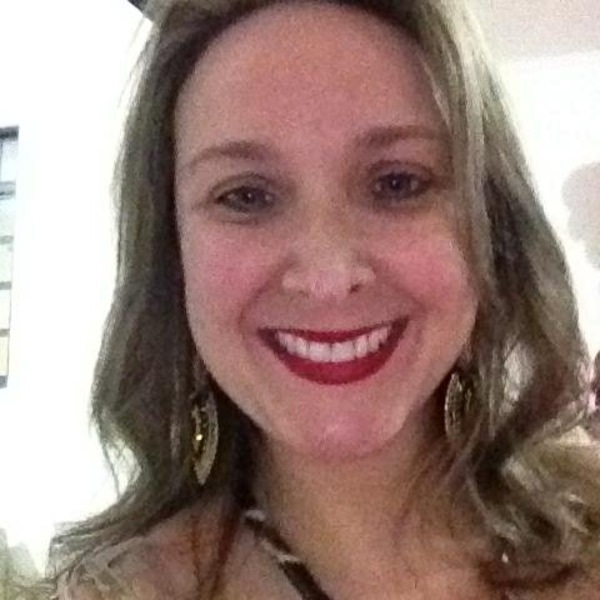 Dra. Andréia Maki Oda Lara