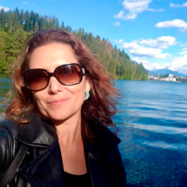 Dra. Adriana de Lima Cardoso